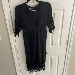 Stone Cold Fox black lace trim duster SCF size 1 Clasp closure